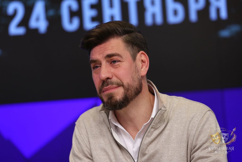 Дмитрий Дюжев, заслуженный артист РФ, исполнитель роли Григория Распутина в фильме «Романовы: преданность и предательство»
